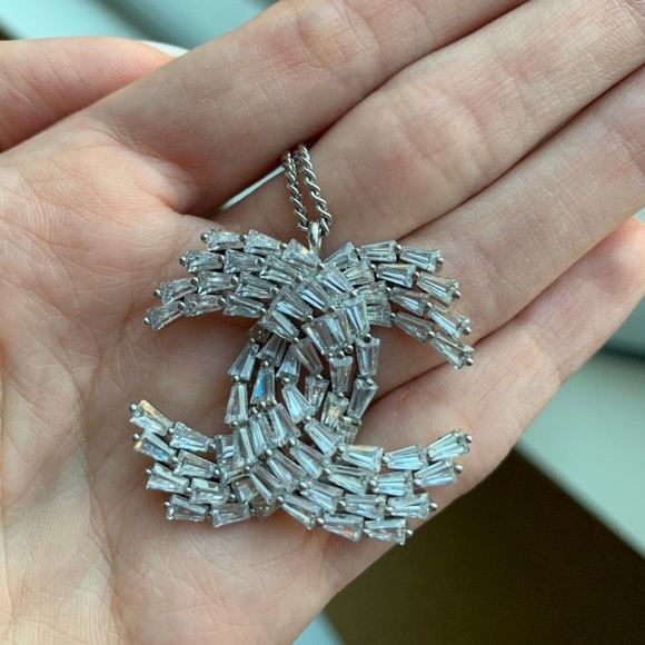 Chanel CC pendant and chain - Picture 1 of 7